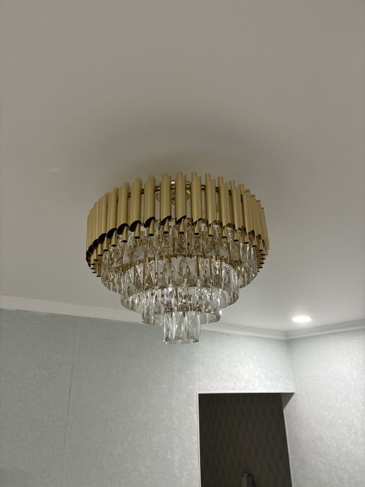 Люстра 8 лампы