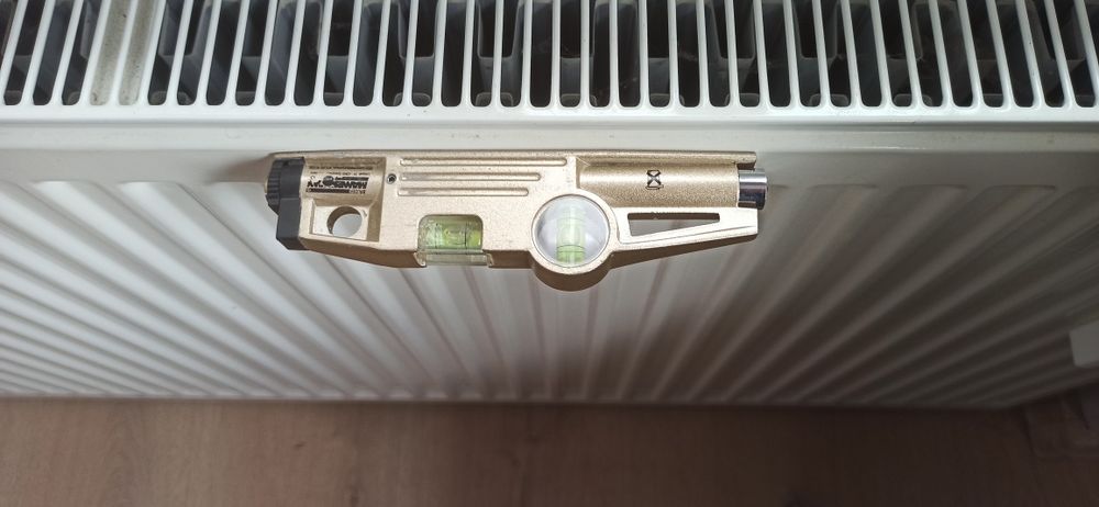 Компактен нивелир с лазер