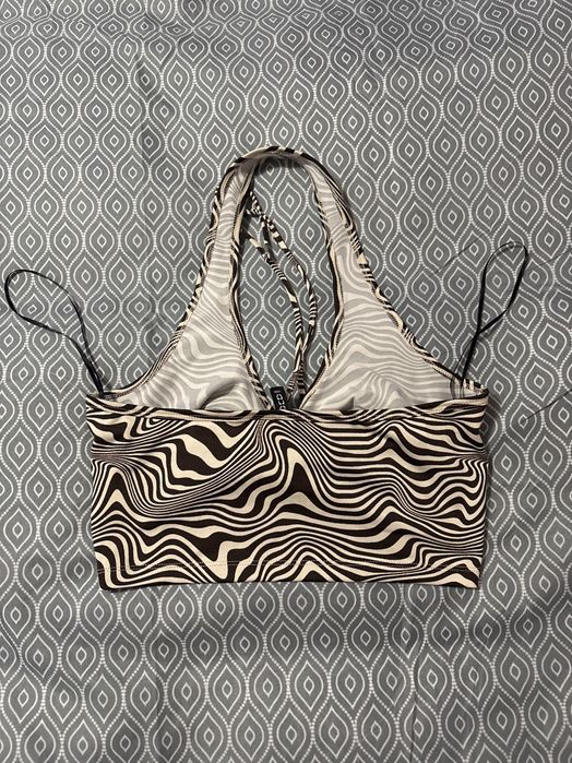 Къс топ с пристягаща връзка