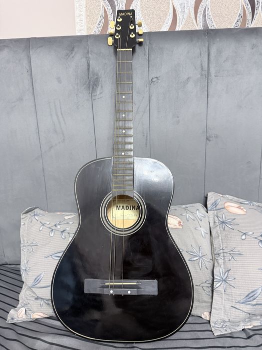 Гитара Madina.