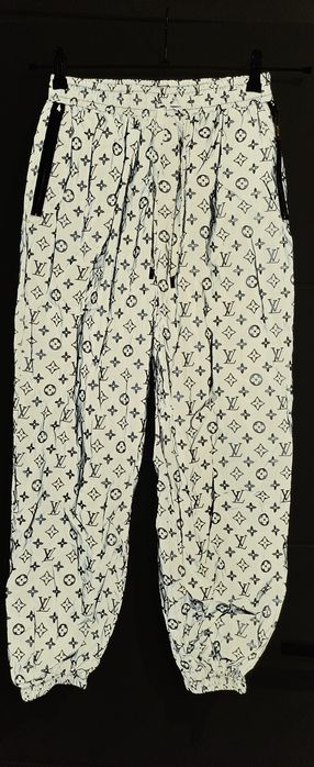 Love Moschino дънки, Dsquared, Loewe, Louis Vuitton