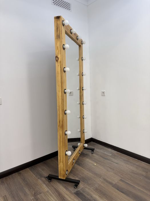 Гримерное зеркало с лампочками в полный рост/ На колесиках