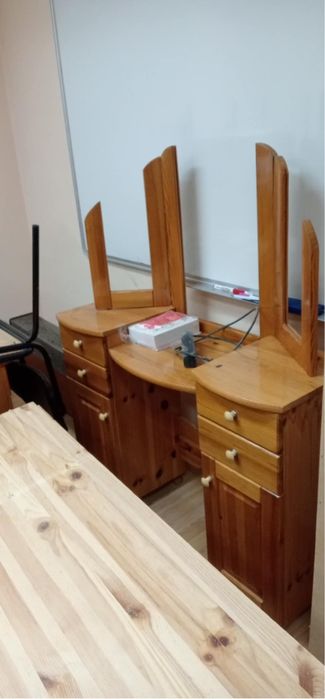 Дървени бюра от масив