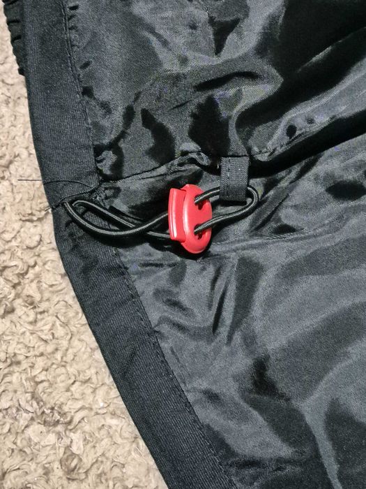 Jacheta Shizhuang, unisex, marime M, practic noua, negru cu rosu.