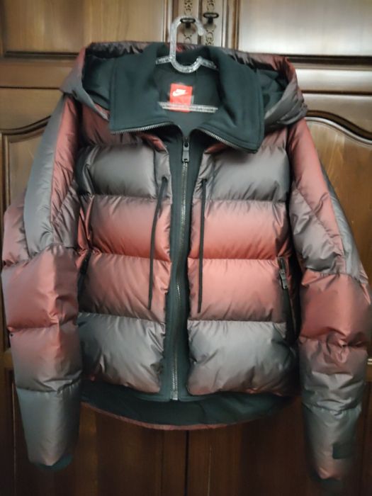 Оригинално дамско зимно яке (Nike).