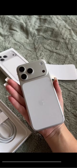 Iphone 17 pro max новый, пользовалась +- 3 месяца