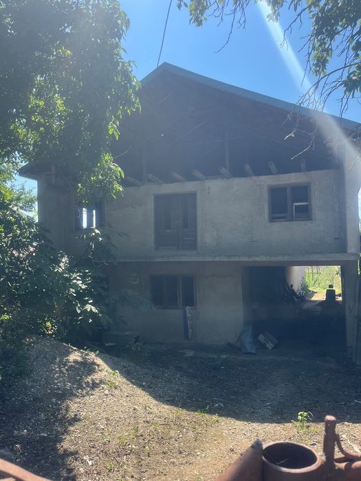 Casa-Vila de vanzare