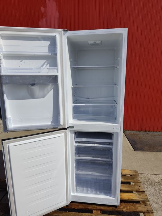 Хладилник с фризер FRIDGEMASTER