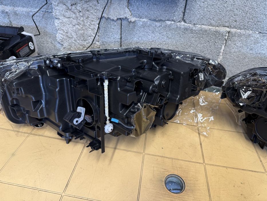 Продавам фарове full led завиващи за BMW G30/31