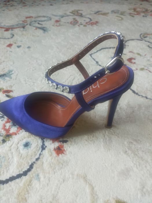 Продам женские туфли