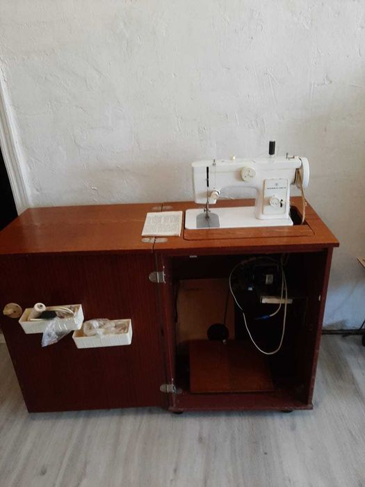 Швейная машинка Чайка