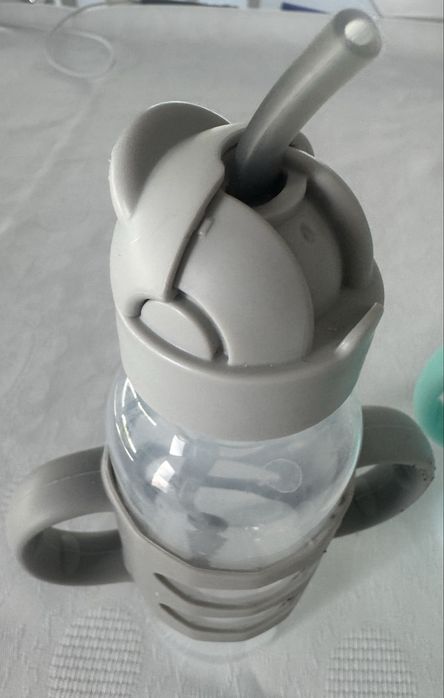 Бебешки шишета със сламка