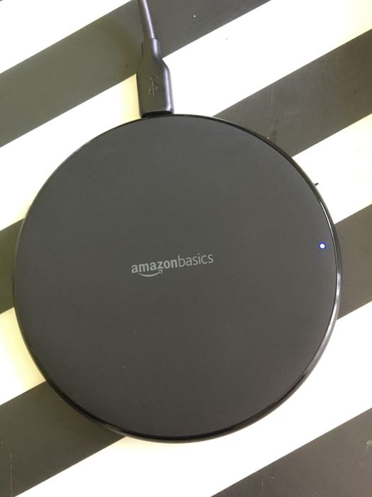 Беспроводная зарядка AmazonBasics