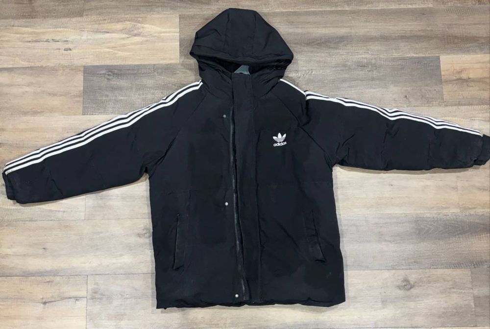 черная куртка adidas