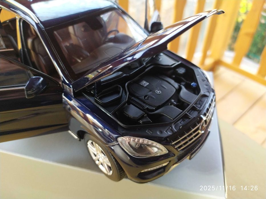 1:18 Метален модел на Mercedes M Klasse ML 2011 Minichamps