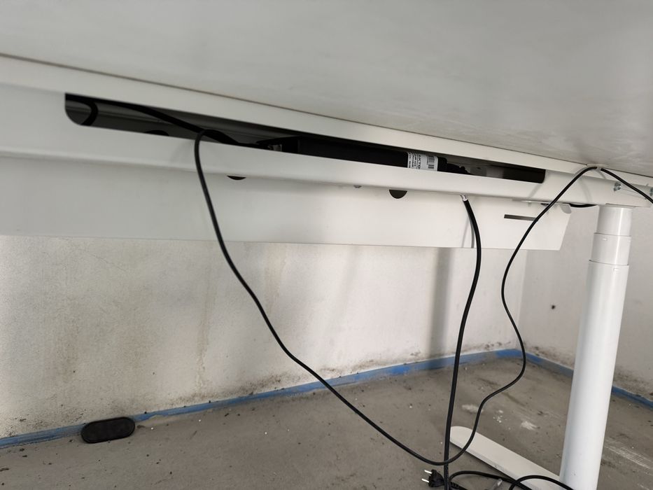 Birou reglabil 160x80 cu 2 motoare marca Linak