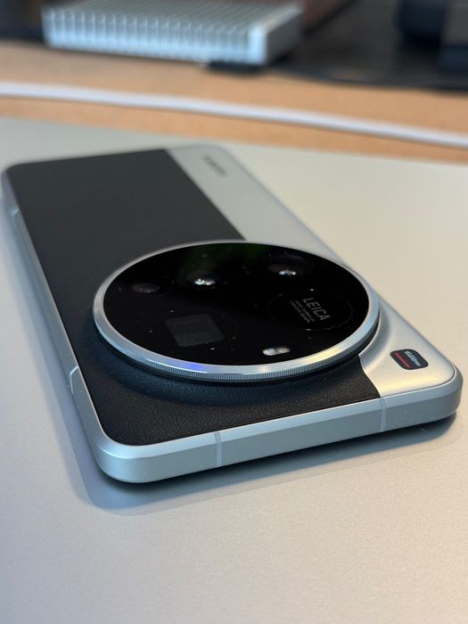 Xiaomi 15 Ultra Silver & Chrome