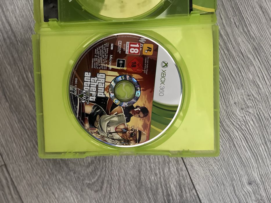 Vând GTA5 xbox 360