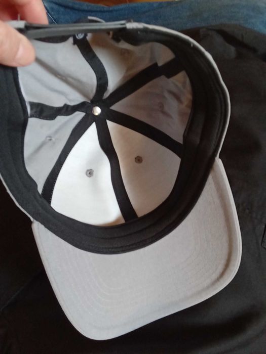 Шапка с козирка Адидас