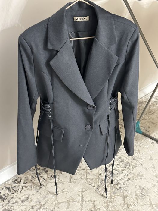 Продам пиджак приталенный