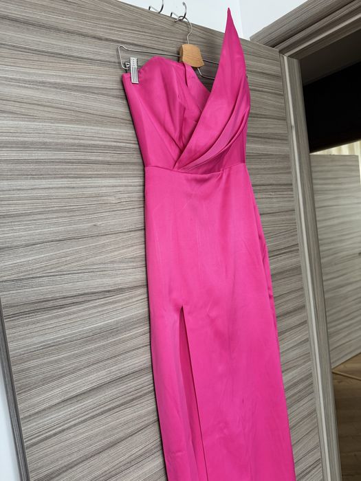 Rochie de seara cu slit adanc