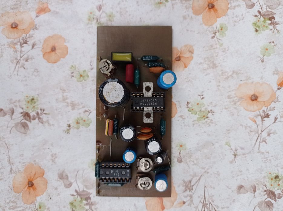 Tranzistor KT922 B pentru statii si BF;2N,BFX;BFY;2N3055 si alte piese