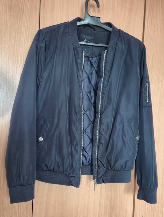 Дамско яке тип бомбър