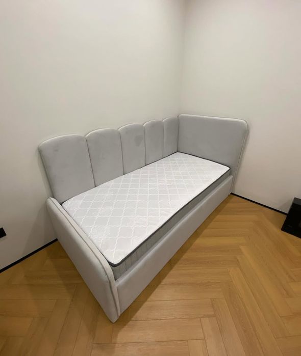 Кровать любого вида.