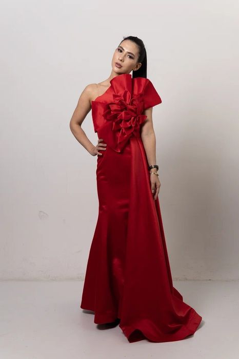 красное вечернее платье
