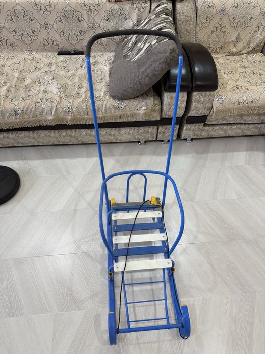 Продаются новые сани