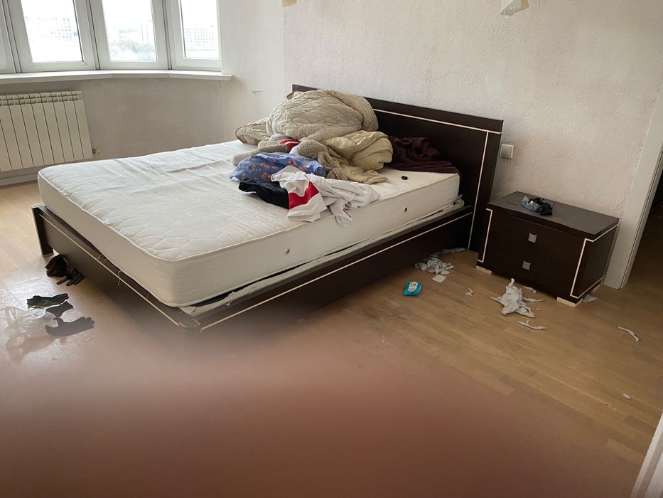 Двух спальная кровать тумба 2 шт комод срочно дешевле