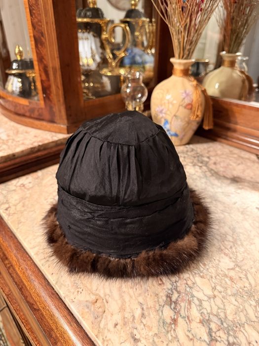 Caciula vizon maro foarte inchis