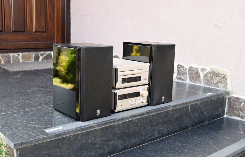 Sistem Yamaha E100, amplificator RX-E100 + cd player CDX-E100 + boxe NX-E100