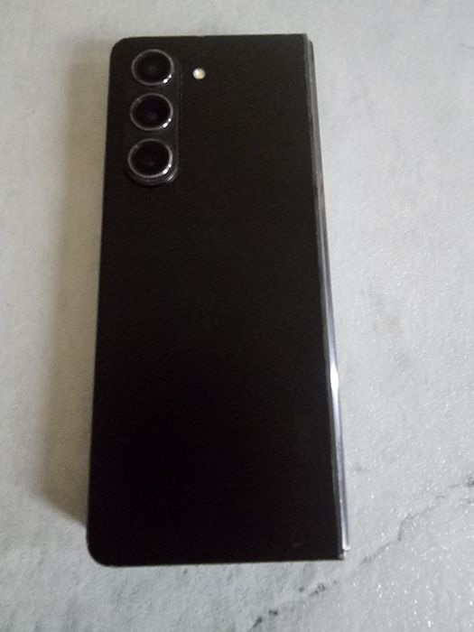 SAMSUNG Z fold 5 sotiladi.