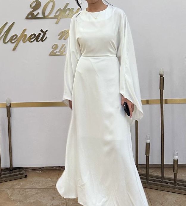 Элегантное белое платье