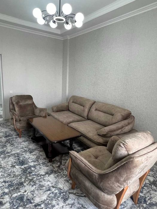 В аренду 3 комн квартира на 9 эт 9 эт дома. Евро . Мост Мукими (Эвос)