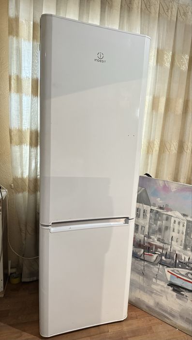 Холодильник Indesit