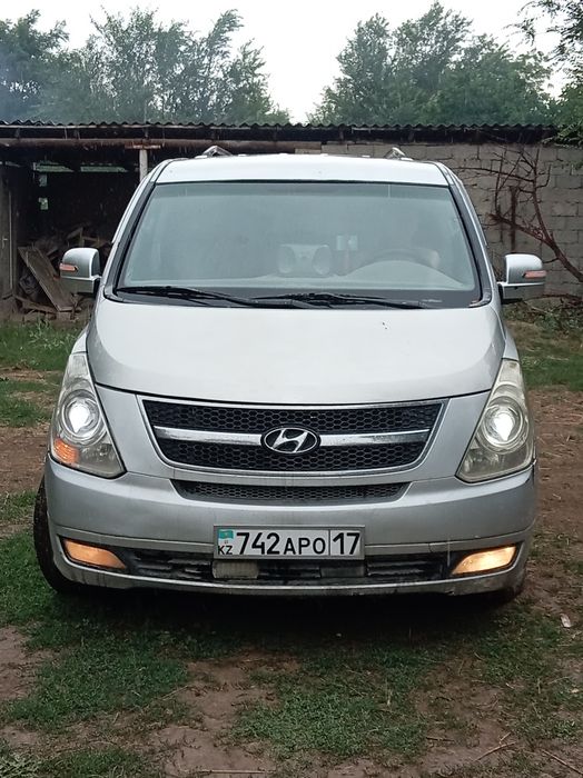 Hyundai Starex 2008 года.