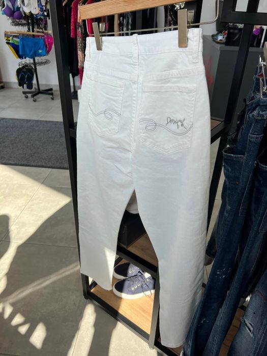 Desigual бели дънки, Guess топ и Mos Mosh дънки