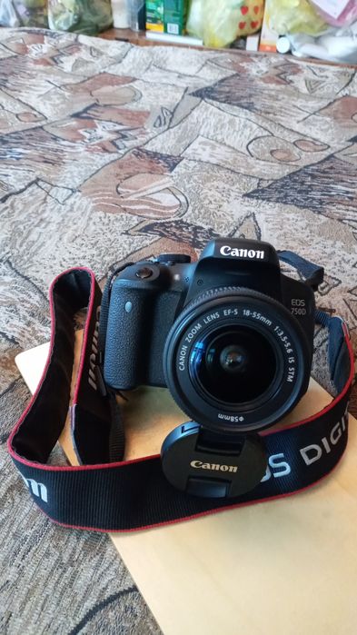 Canon EOS 750D фотоаппарат продаю.