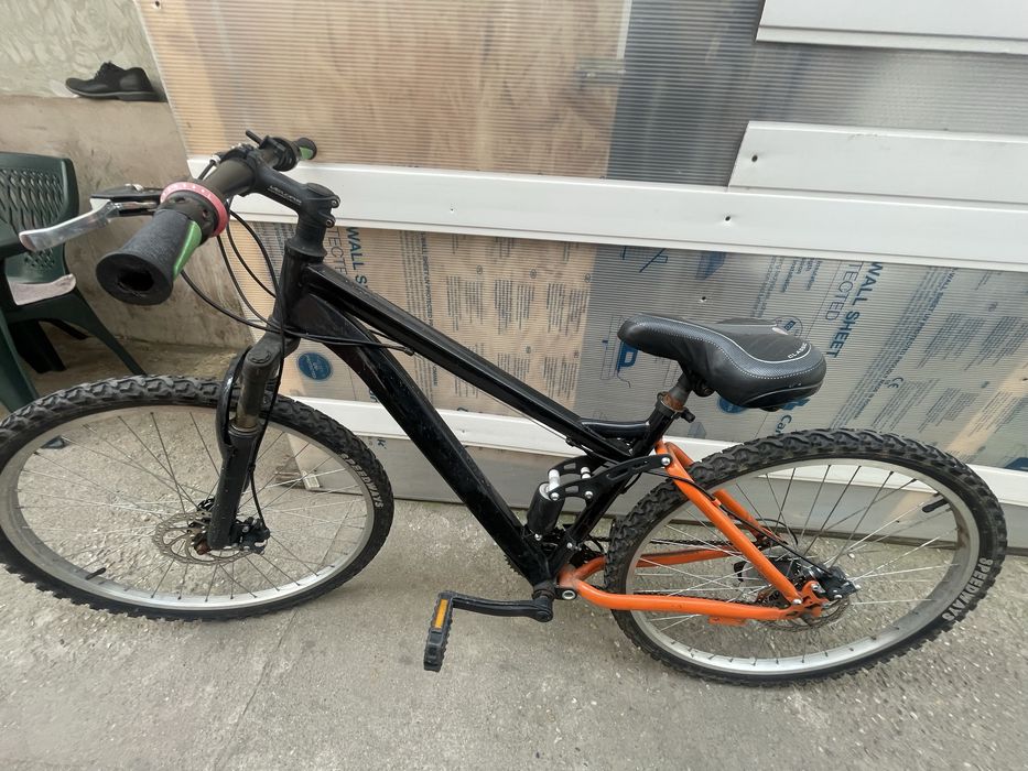 Bicicleta foarte buna atat pe drum asfaltat cat si offroad