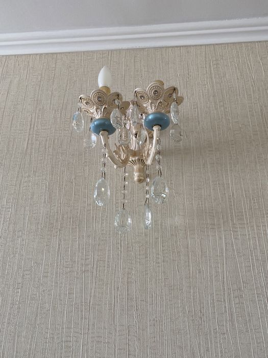 Люстра и два светильника