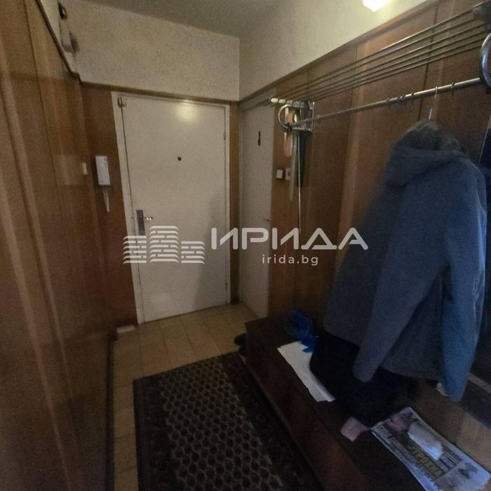 Продава тристаен апартамент в квартал Младост 2