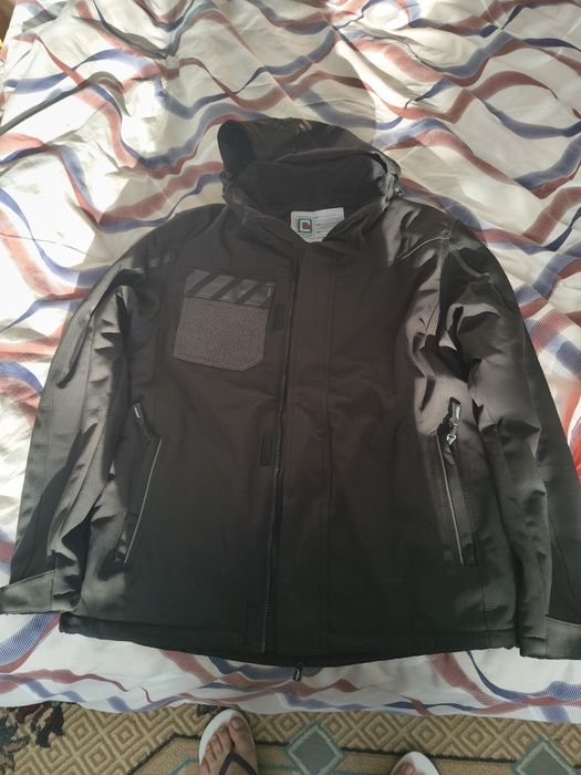 Предлагам яке elysee, якето е също с качулка и е термоустойчиво