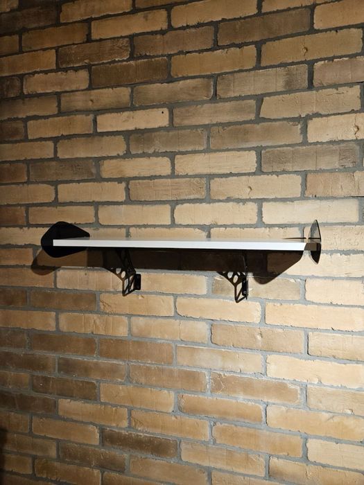 Настенные полки-спойлер