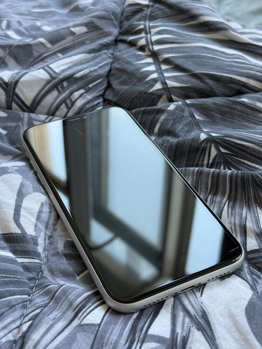 iPhone 11 в идеальном состоянии