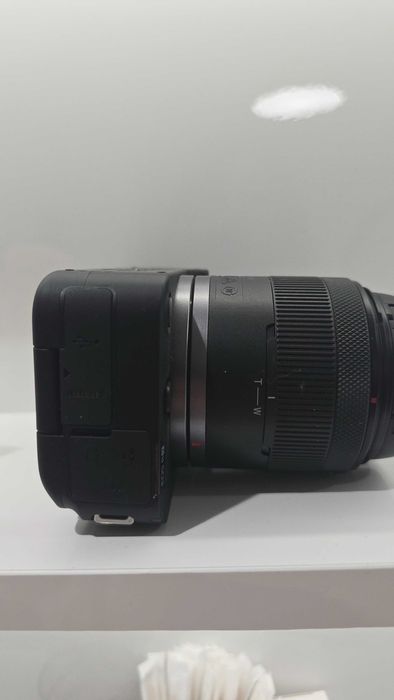 CANON EOS R50 v canon