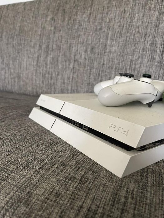 PS 4 500GB + 9 игри