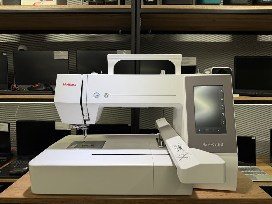 Вышивальная машина Janome Memory Craft 550E,отличное состояние,2574/А1