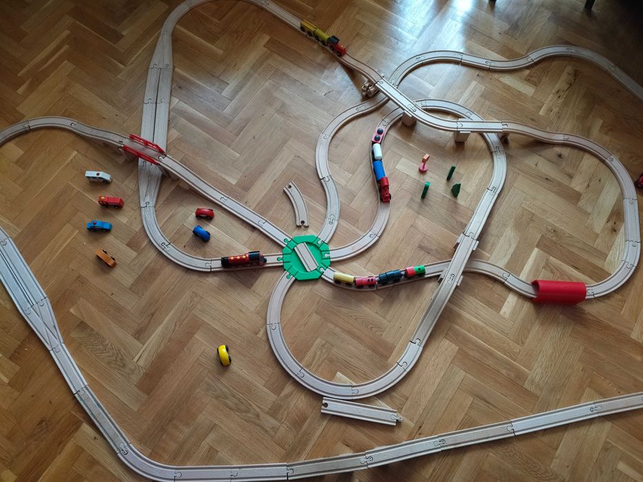 Влакове с релси дървени